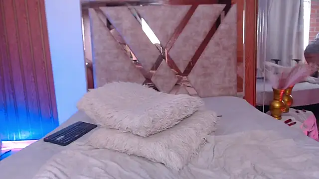 AGATHAA_WHITE live sex cam