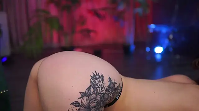 HotBustyBabeX live sex cam