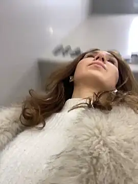 QuitieLia live sex cam