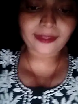 Hot-Pooja25's cam snapshot