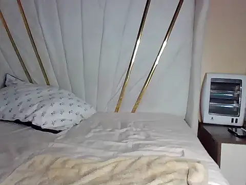 SquirtQueen16 live sex cam