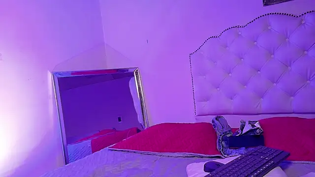 Chloe_Miller_2's cam snapshot