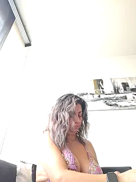 Latiinvenushot live sex cam