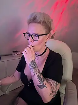 German_Milf live sex cam