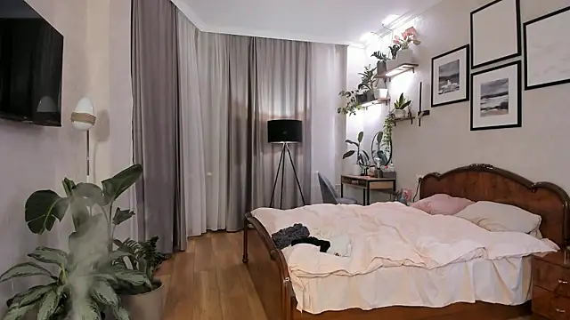 NicoleLuv's cam snapshot