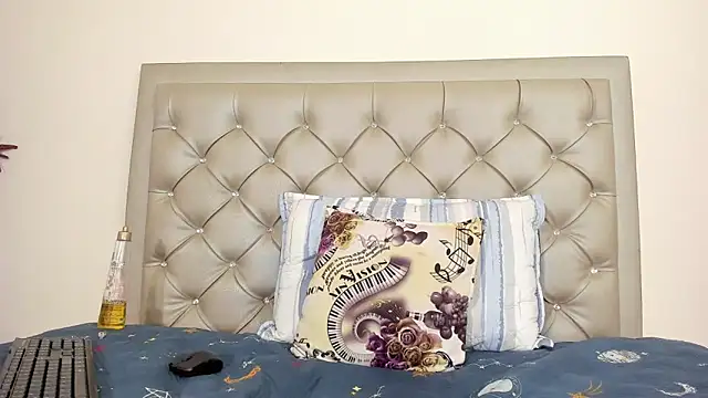 agatha__collinsss's cam snapshot