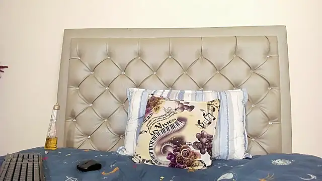 agatha__collinsss's cam snapshot