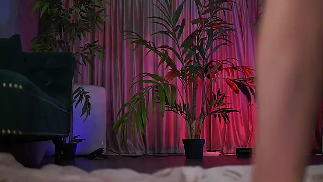 HotBustyBabeX's cam snapshot