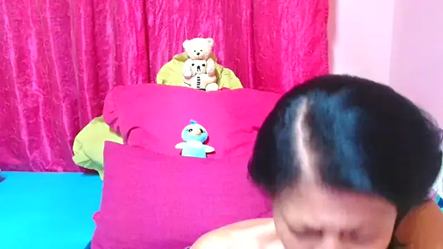 SLUTTYROXY live sex cam