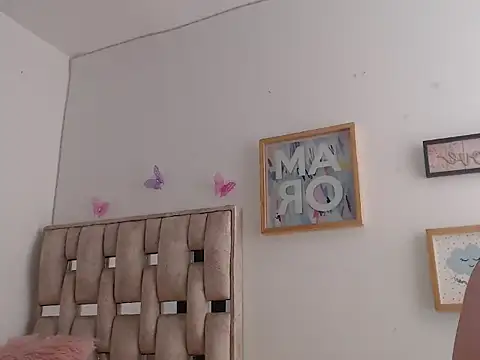 Aantoniaa_brown27's cam snapshot