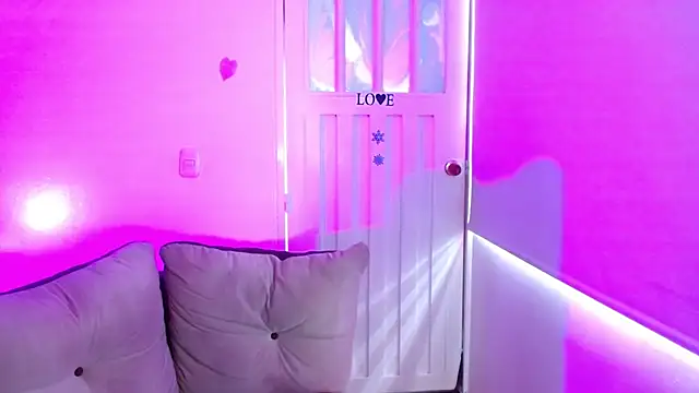 milfrousse's cam snapshot