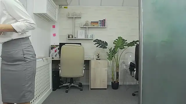 EllaMilf_'s cam snapshot