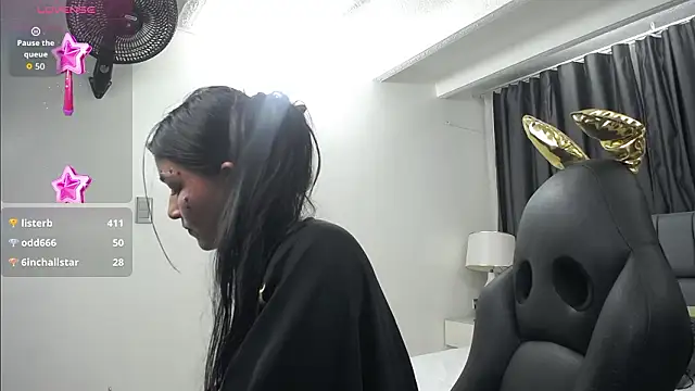 gurisha_priya's cam snapshot