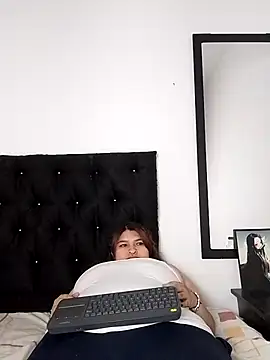 LauraHorny69's cam snapshot