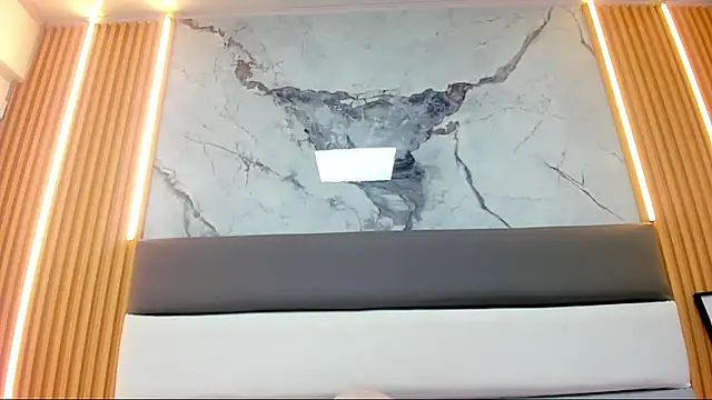 LEYNABRAUN's cam snapshot