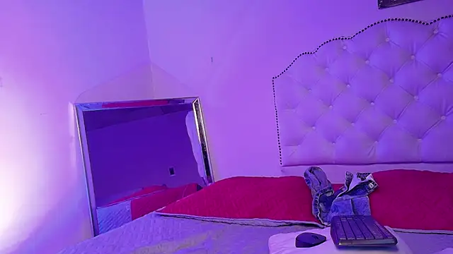 Chloe_Miller_2's cam snapshot