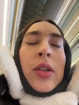 Holly_Play live sex cam