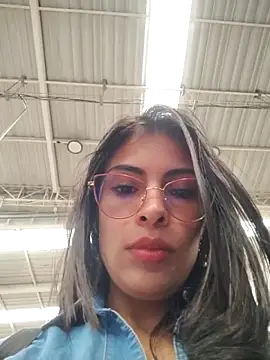 Astrid-- live sex cam