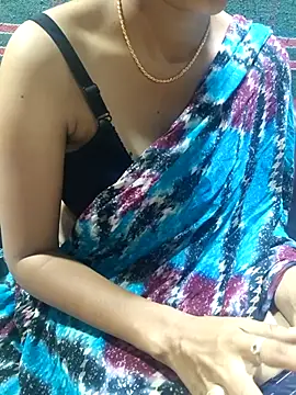 call_me_mouni099's cam snapshot