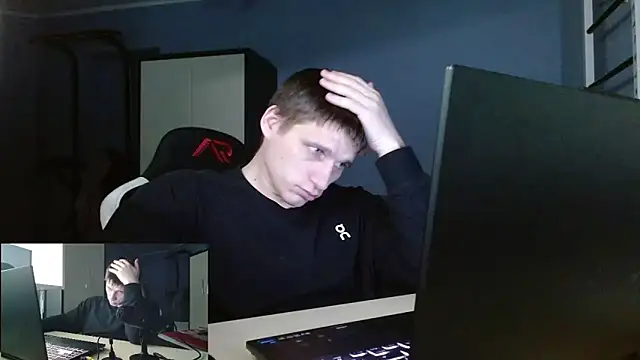 Poliglotjoe1 live sex cam