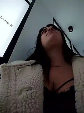 MissNyraSecret's cam snapshot