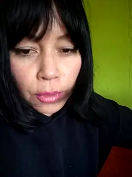 KellyPerlaxxx's cam snapshot