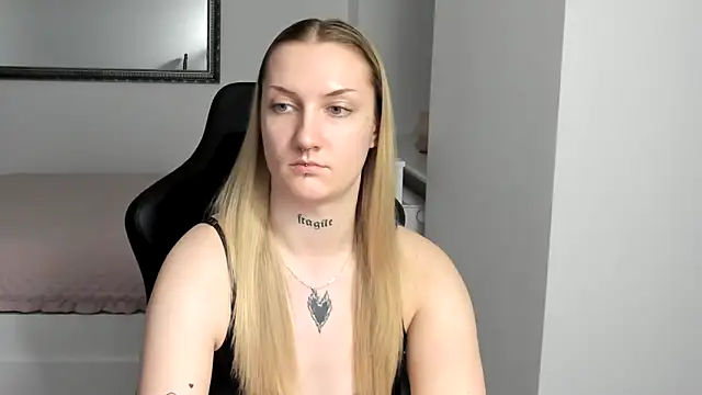 AlexaTease's cam snapshot