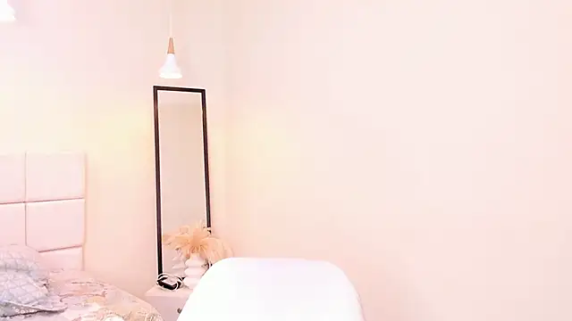 your_khloe's cam snapshot