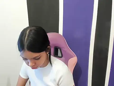 shy_luna18's cam snapshot