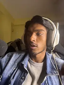 RavenKisses live sex cam