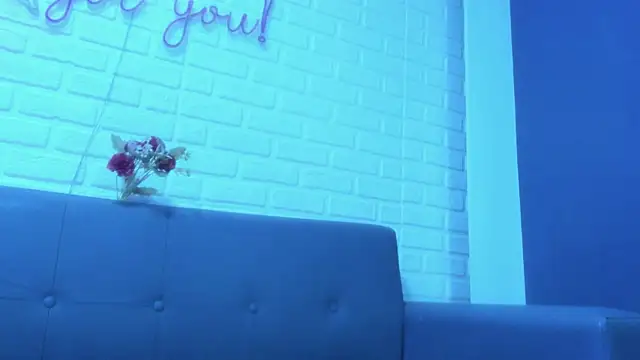 karina_gomez_18's cam snapshot