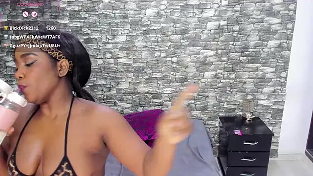 ArianaBlackk's cam snapshot