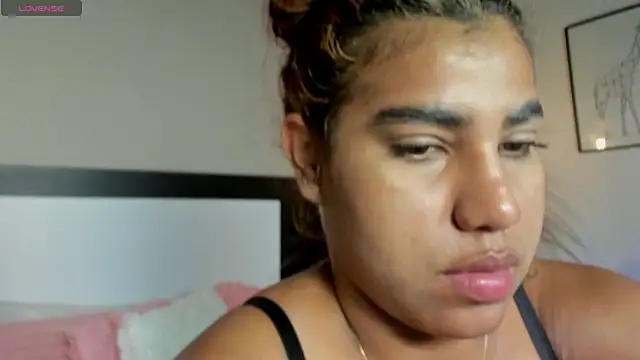 ZarahFoxx's cam snapshot