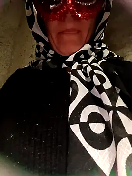 Melekyaraksever2545 live sex cam