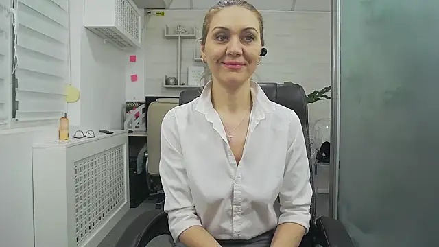 EllaMilf_ live sex cam