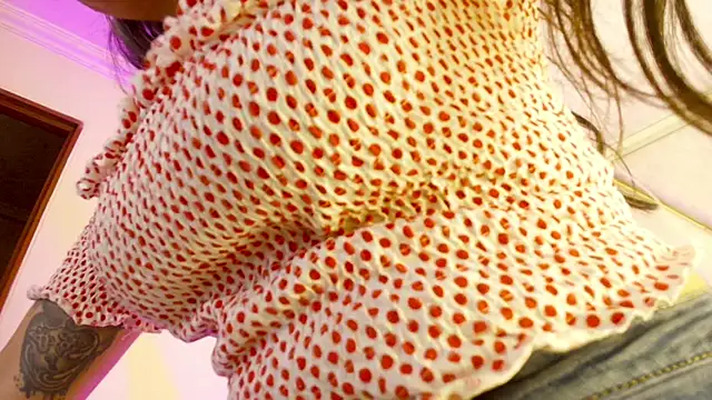 Dahiana_Dmour_'s cam snapshot