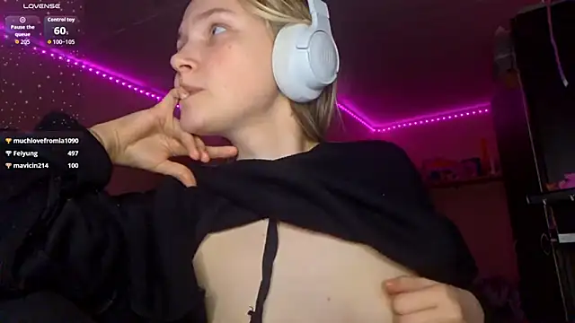 KarinRobertson's cam snapshot