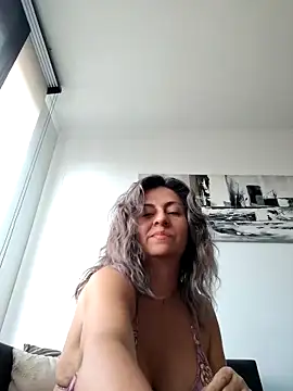 Latiinvenushot live sex cam