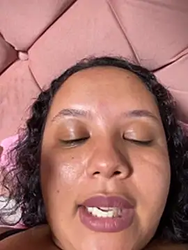 Bigostosa live sex cam