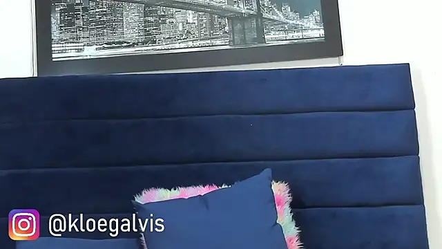 Kloe-squirts live sex cam