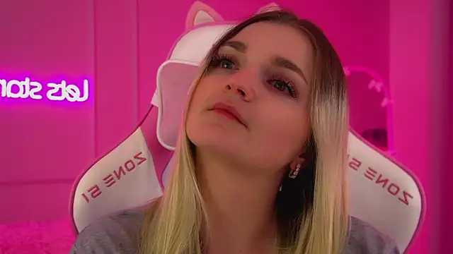 AnnyRaii's cam snapshot