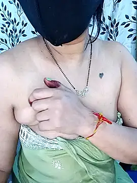 alinaarora's cam snapshot