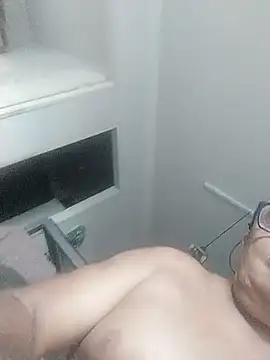 Misterymem63's cam snapshot