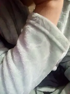 V9_LoSiaa285's cam snapshot