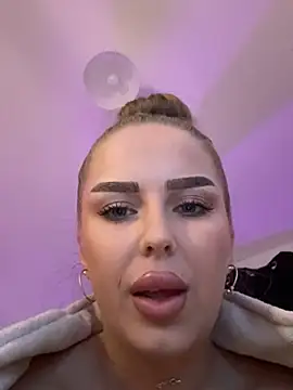 AubrieleRouj1's cam snapshot