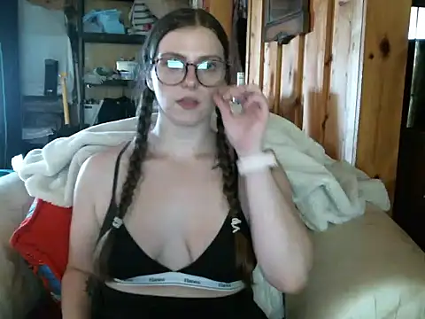 katie_kitten38's cam snapshot