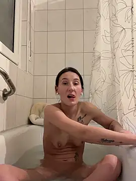 Emilia_Mausi's cam snapshot