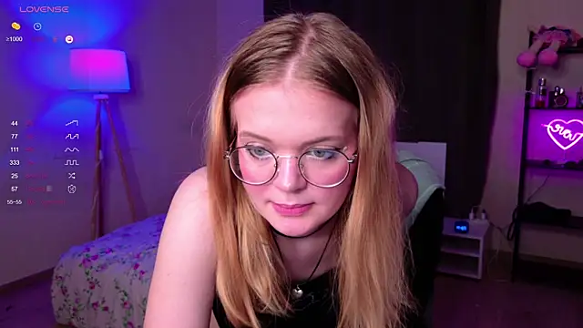 Elioraa's cam snapshot