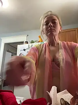 Titsandtats24's cam snapshot