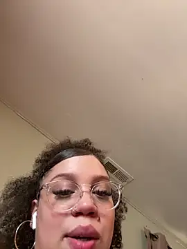 QueenNuttCollector live sex cam